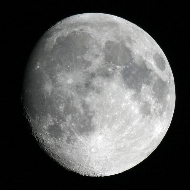 moon-1532310-640x640